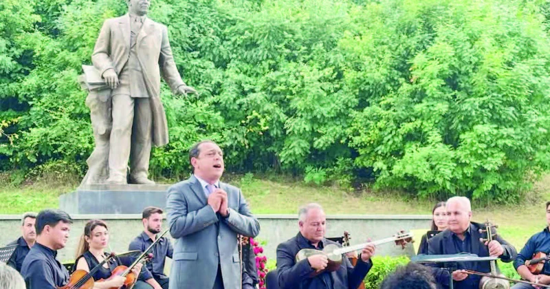 Möhtəşəm Üzeyir musiqisi elləri dolaşır