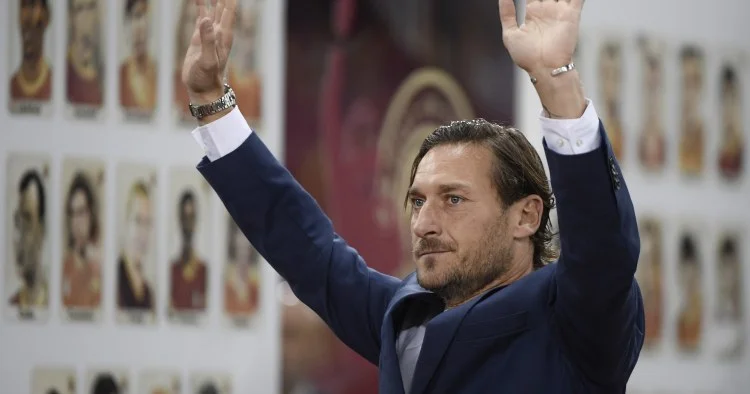  48 yaşım olanda Cenoa və Komo dan gələn təklifləri geri çevirdim Totti