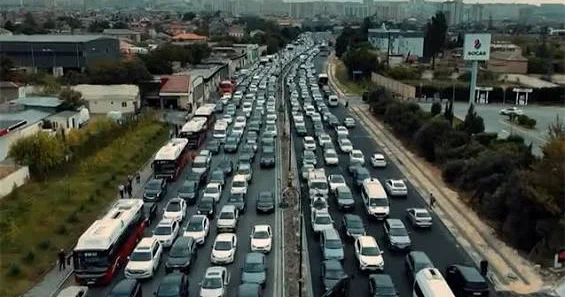 Hara gedirsən tıxacdir...