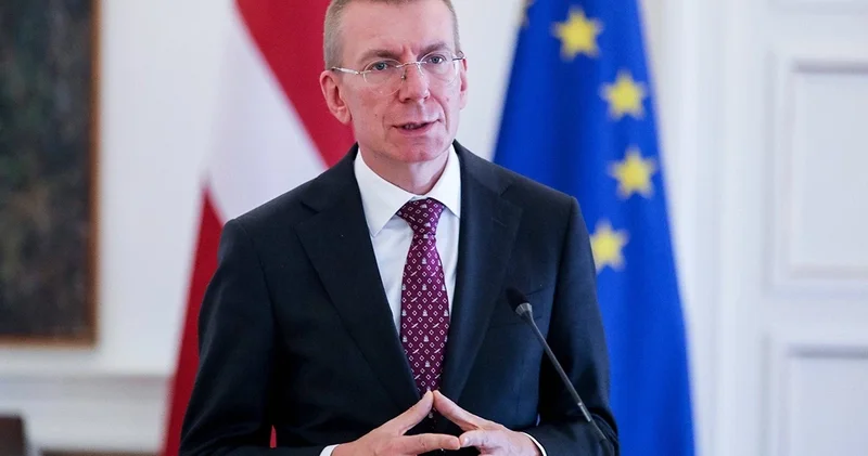 Президент Латвии призвал считаться с мощью РФ