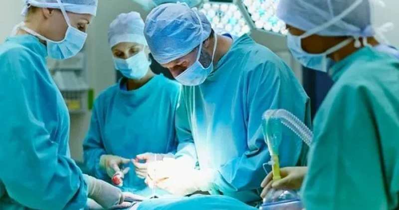 Daha beş plastik cərrahın fəaliyyətinə icazə verildi ADLAR