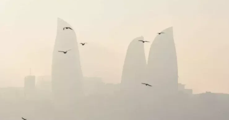 Bakını toz dumanı bürüdü