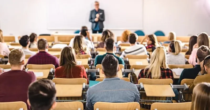 Dövlət universiteti işçilər axtarır