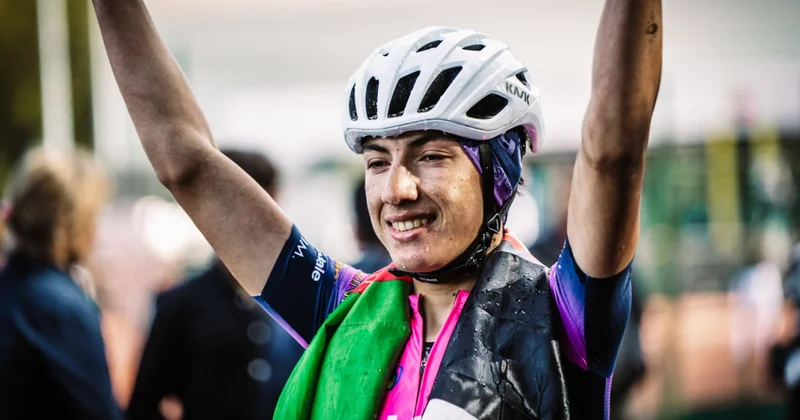 Kişi qiyafəsinə girərək məşq edən əfqanıstanlı velosipedçi qadın Asiya Oyunlarında medal qazanıb