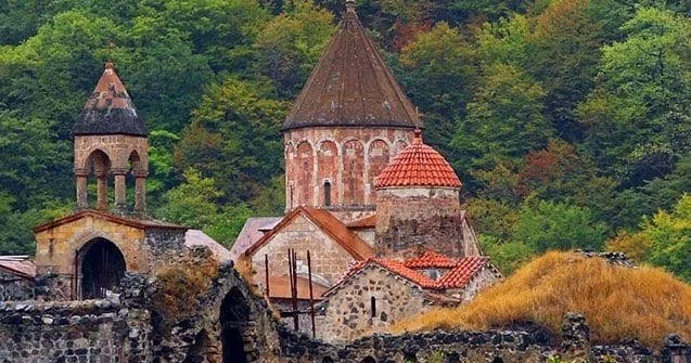 Cənubi Qafqazda hər şeyi erməniləşdirmək xəstəliyi Rəsmi İrəvan üzdə sülhdən danışsa da…
