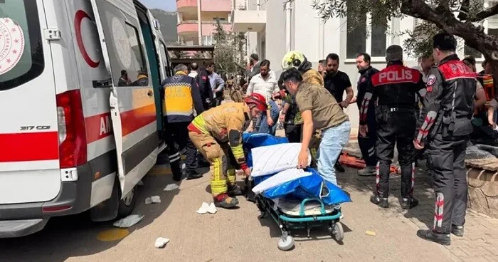 Türkiyədə məktəbə silahlı hücum: 4 şagird yaralandı