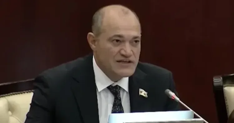 Əgər avtobus da tıxacda qalırsa... Razi Nurullayev Bakıdakı vəziyyətdən DANIŞDI