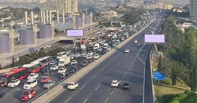 Sürücülərin NƏZƏRİNƏ! Bu küçələrdə tıxac var FOTO YENİLƏNİB