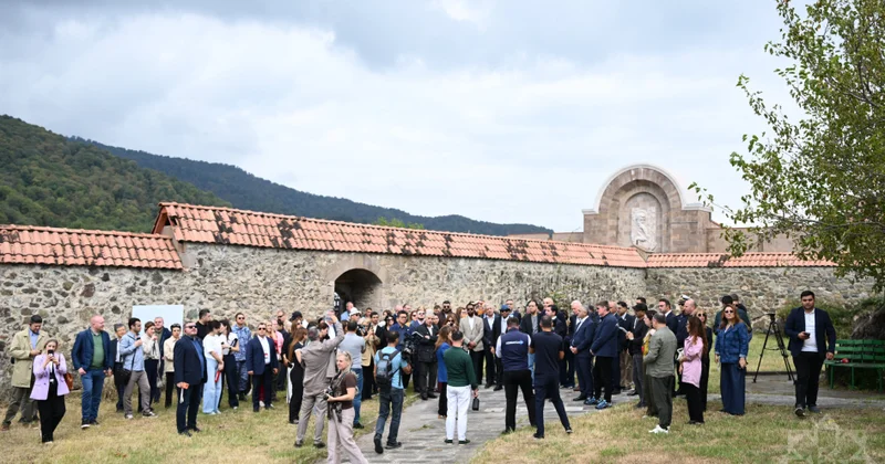 Daha oğrunun bağırtısını eşitmirlər...