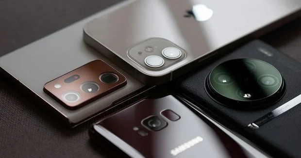 Köhnə smartfonu atmağa tələsməyin: İkinci telefon nə üçün lazım ola bilər?