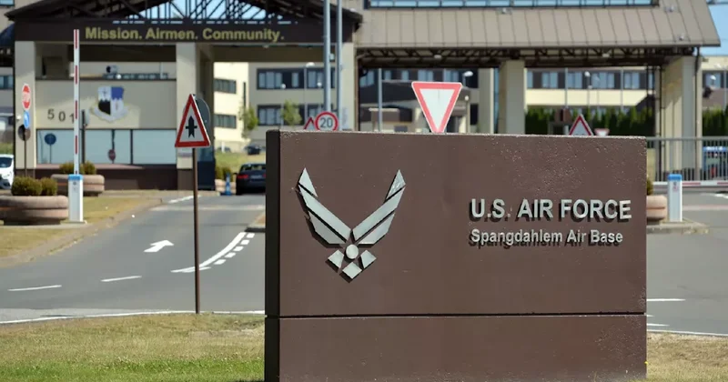 Welt: Военный самолет потерпел крушение возле американской авиабазы в Германии