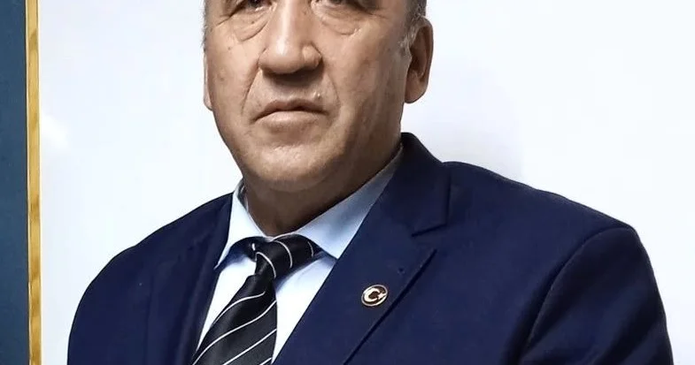 Şair Tanrıdan gələni kağıza köçürür