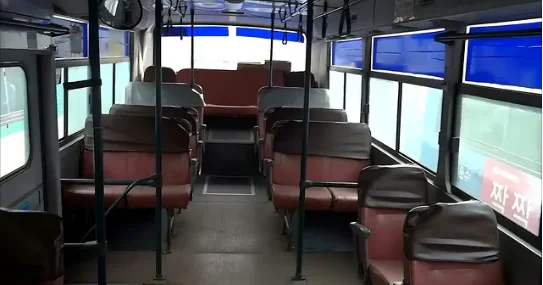 Bakıda həmin avtobusların otruacaqları 1 aydır qırıq qalıb VİDEO