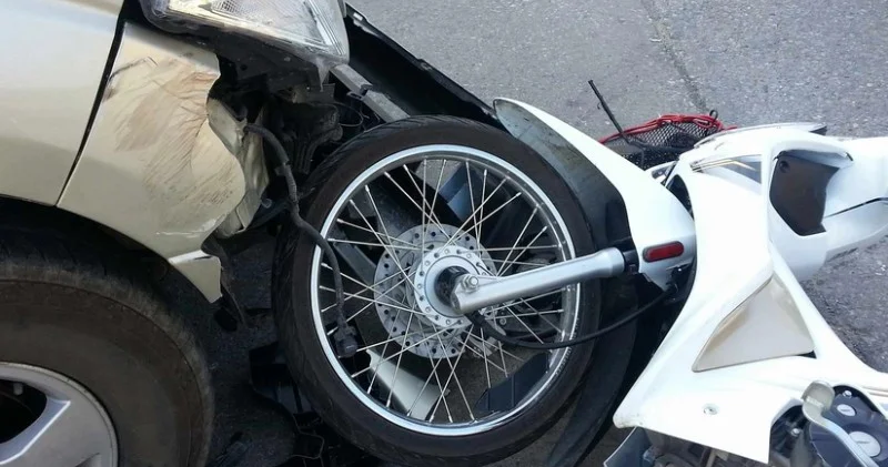 Moped idarə edən 87 yaşlı kişi qəzada öldü