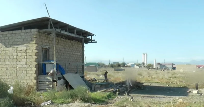 Uşaqlar 3 gün soyuqda qaldılar Gəncə sakini qazın olmamasından şikayət etdi