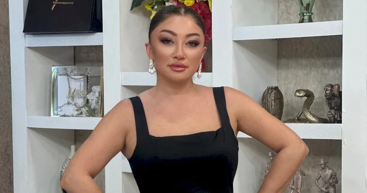 ARB aparıcısının geyimi müzakirə mövzusu oldu: “Ayıbdır” VİDEO