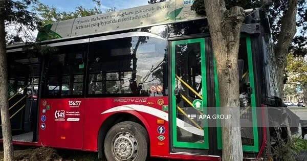 Bakı Bus avtobusunun bulvara girdiyi an Video