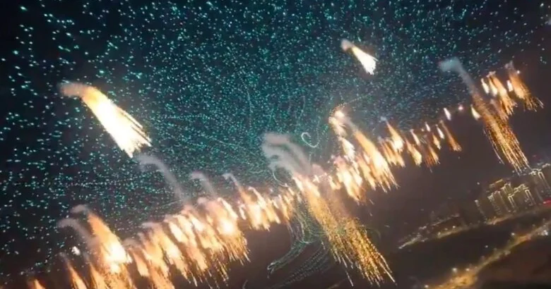 Çin eyni anda 15 947 dron qaldırıb