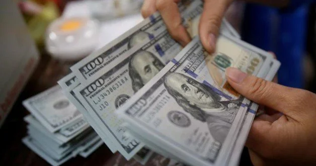 “Qara gün” ehtiyatı azalır: “Yastıq altındakı” dollar bazara çıxır