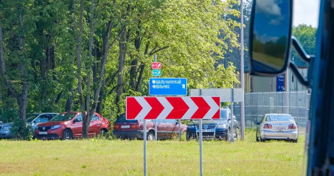 Belarus Litva sərhədində avtomobil hərəkəti bərpa olundu