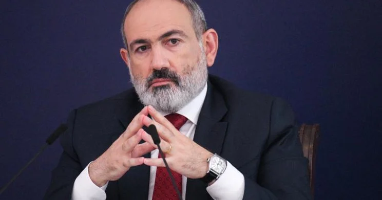 Paşinyan erməni müxalifətçiləri “xarici emissarlar” adlandırıb