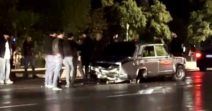 Naxçıvanda piyadanı vurmamaq üçün manevr edən sürücü qəza törətdi VİDEO