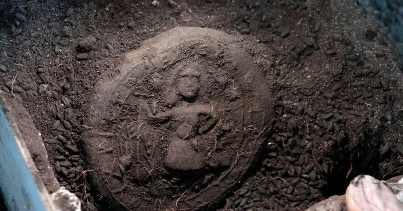 Археологи нашли 1200 летний хлеб с изображением Иисуса Христа