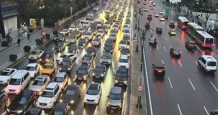 Почему на некоторых перекрестках возникает хаос? Отвечает эксперт