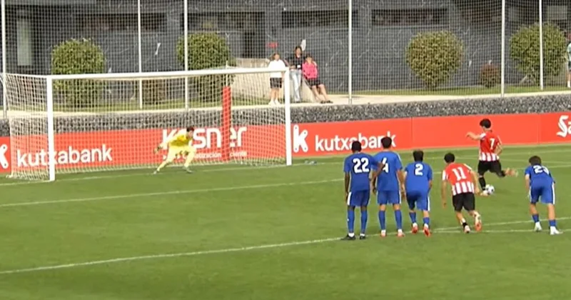 “Qarabağ”ın qapıçısı “Atletik”lə matçda 2 penalti qaytardı Video