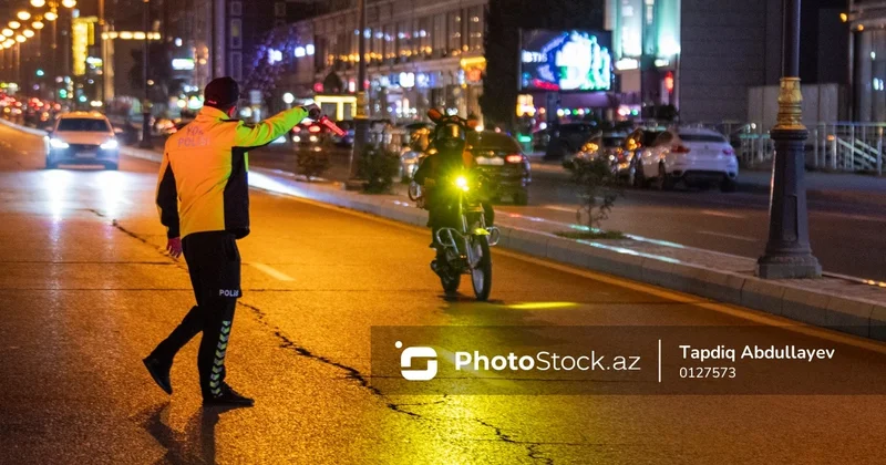 Motosikletlərini xoruldadan sürücülər, yuxusuz qalan sakinlər Bakıda yol polisi ilə ın gecə reydi