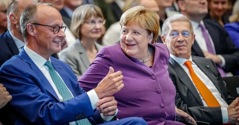 Merkel Mertsin yubileyinə dəvət olunmayıb