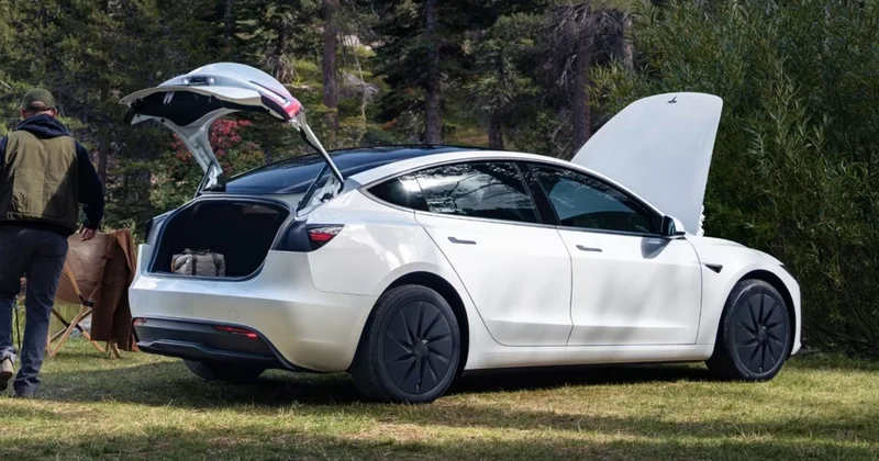 Tesla 13 min avtomobilini geri çağırır