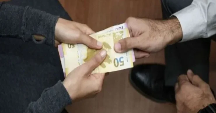 İşçiyə artıq ödənilən maaş geri qaytarılır? CAVAB