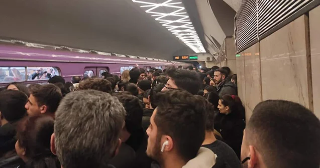Bakı metrosu: Bəzi sərnişinlər qapıları zorla açmağa, saxlamağa cəhd edir