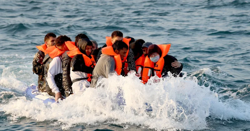 Deportasiya olunan miqrant kiçik qayıqla yenidən Britaniyaya qayıdıb