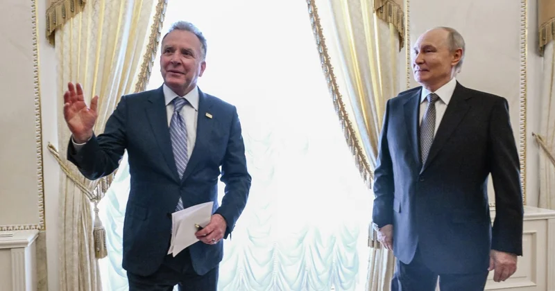 Журналисты сфотографировали записку Уиткоффа на встрече с Путиным ФОТО