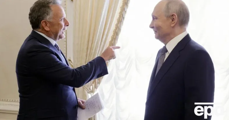 Uitkoffun Putinlə görüşdəki qeydləri kameralara düşüb