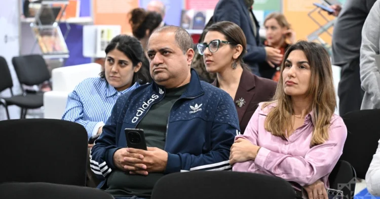 Norveçli yazıçı Bakıda oxucularla görüşüb