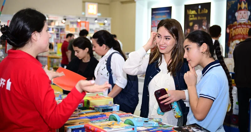300 событий и десятки литературных встреч: Баку стал столицей книги (ФОТО)
