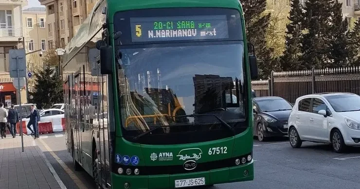 Sərnişinlə dalaşıb avtobusu sürməyən sürücü işdən qovuldu