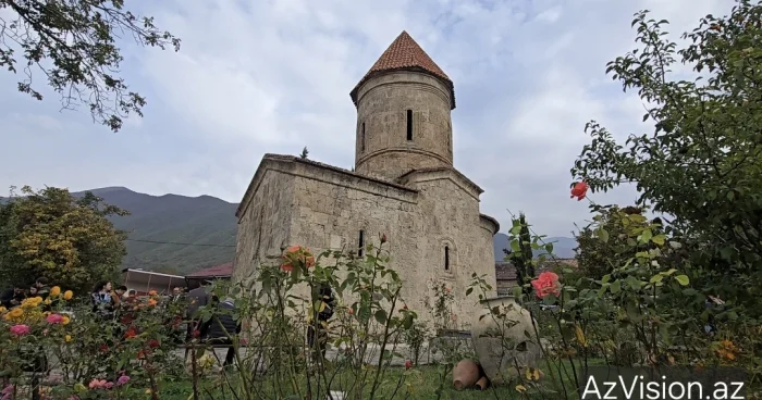Tarix turistləri Şəkiyə çəkir : Kiş məbədini 50 minə yaxın insan ziyarət edib
