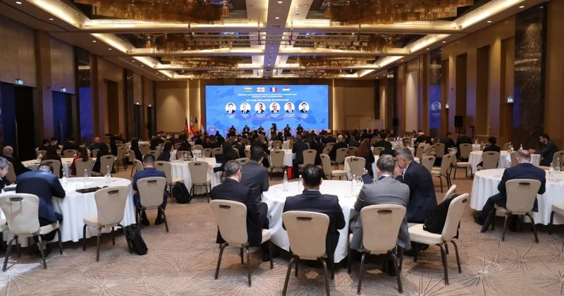 “Yaşıl Enerji Dəhlizi”nin maliyyələşdirilməsi və investisiya tərəfdaşlığı imkanları müzakirə edilib