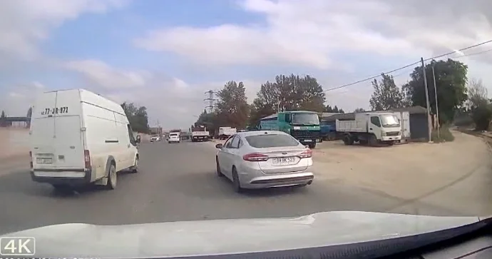 Qarşıdan gələn maşınlara yol vermədən əks yola çıxdı 77 JR 972 VİDEO
