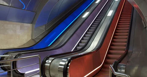 Bu il metroda 700 ə yaxın sərnişin eskalatordan yıxılıb Rəsmi