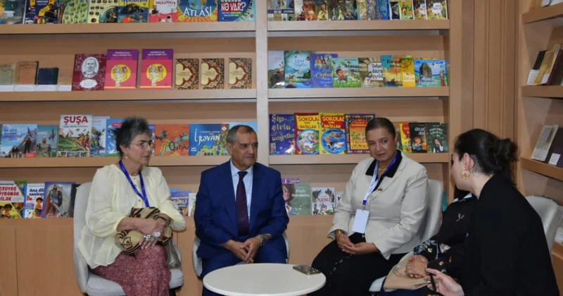 Kolumbiyalı qonaqlar Azərbaycan Milli Kitabxanasına nəşrlər hədiyyə ediblər
