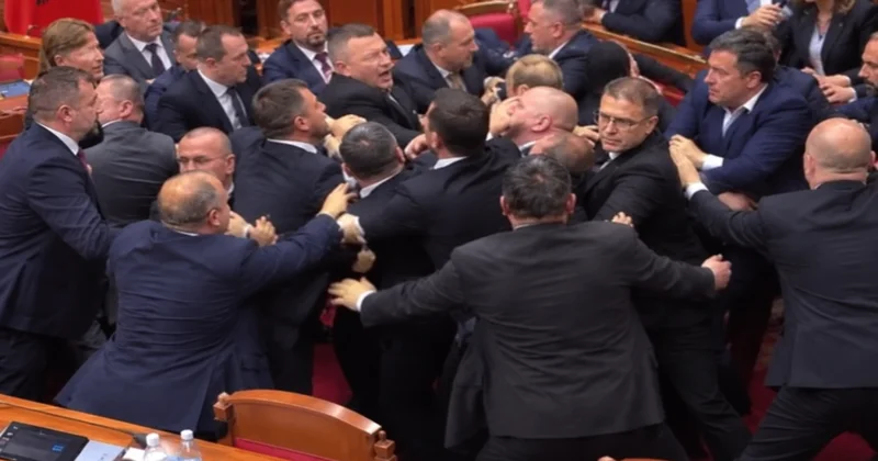 Parlamentdə əlbəyaxa dava Avropada