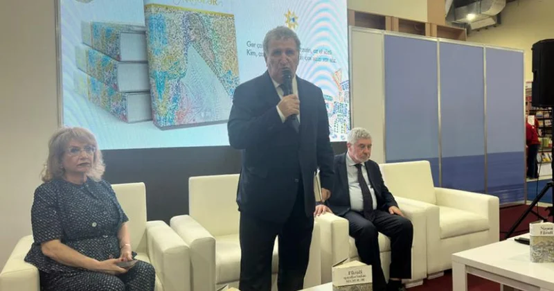 Bakı Beynəlxalq Kitab Sərgisi: “Füzuli qəzəllərindən seçmələr” kitabı təqdim edilib