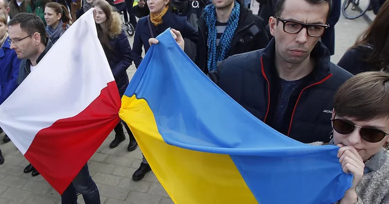 Польша опровергла сообщения об отмене военной помощи Украине