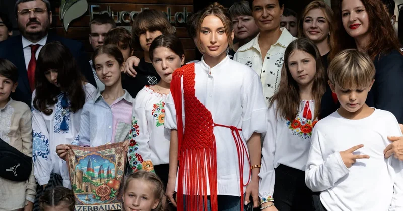 Alyona Əliyeva müharibədən zərər çəkmiş ukraynalı uşaqlarla BİR ARADA FOTO