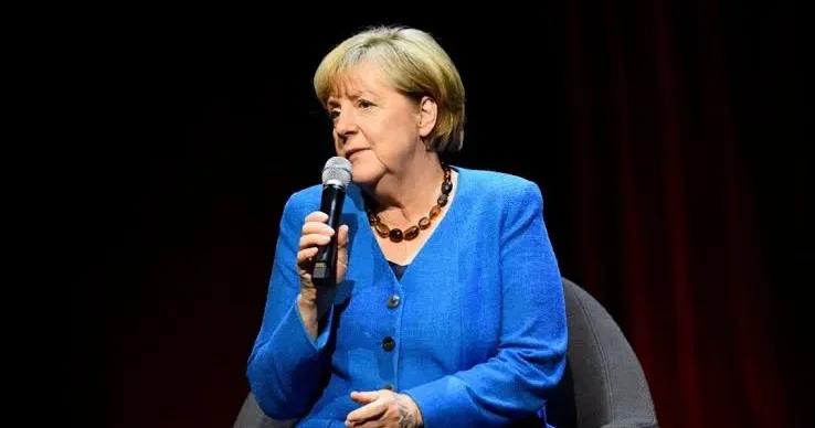 Merkel İtaliyadakı qıtlıqdan DANIŞDI